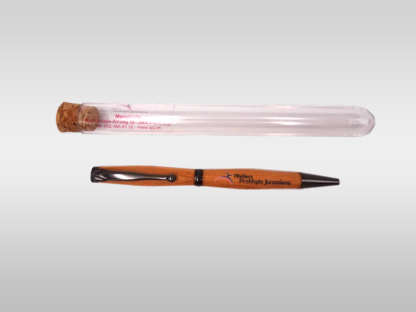 Stylo en bois avec gravure et emballage tube transparent – Image 2